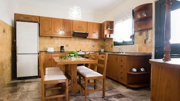 Geladeira, fogão, cooktop, cafeteira/chaleira