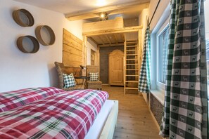 4 chambres, fer et planche à repasser, Wi-Fi, literie fournie