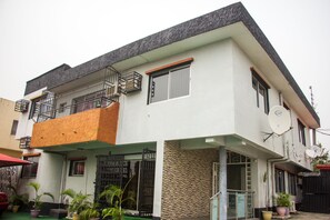 Front of property - Bravehearts Courts (Lagos)