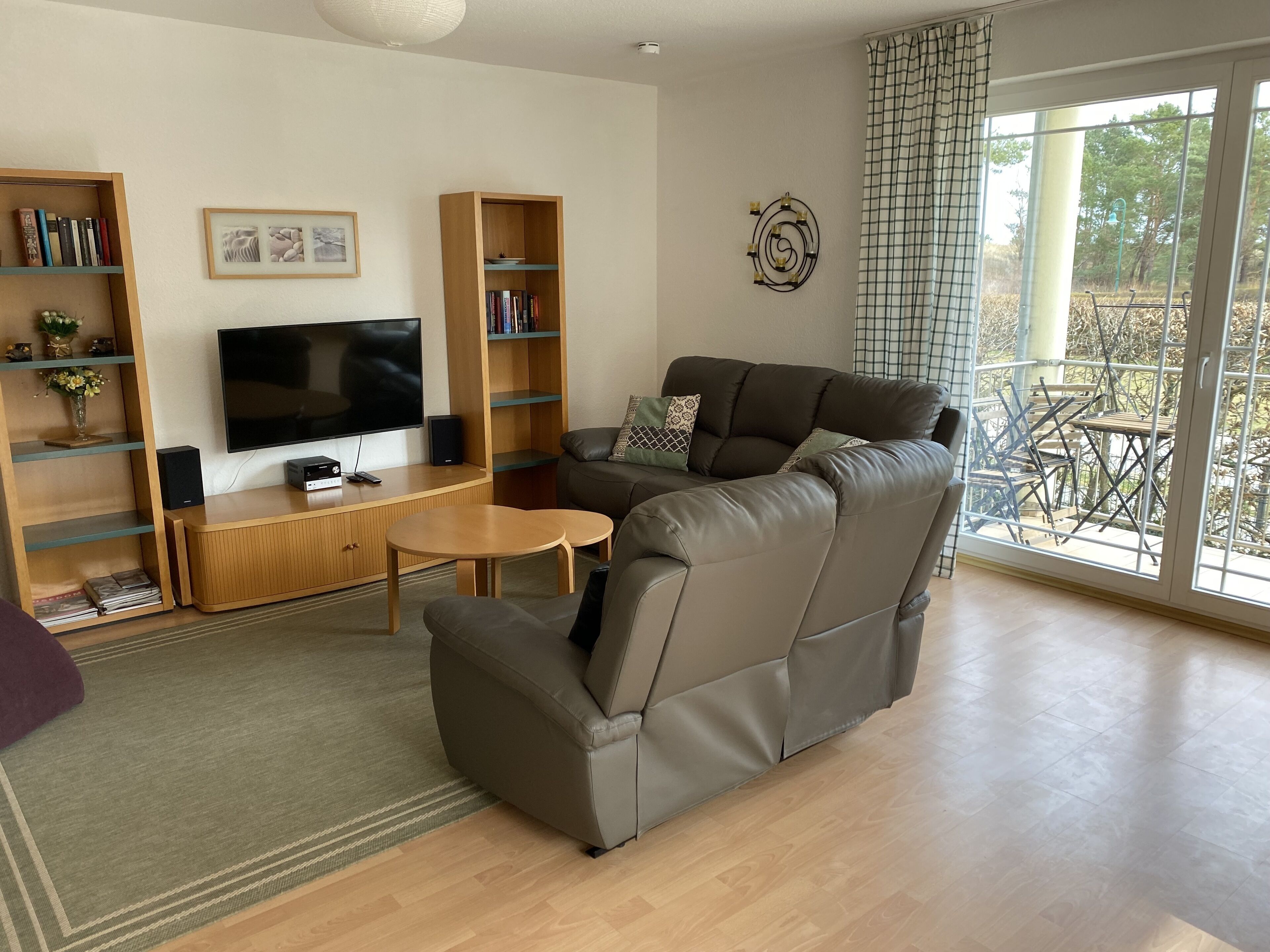 Fernseher, Bücher, Stereoanlage