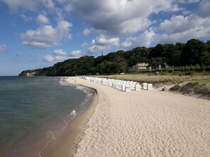 Una spiaggia nelle vicinanze