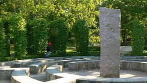 A stone monument surrounded by a circular stone pathway in a park. - Baltic Sea holiday with sea view in a prime location in Göhren on Rügen (Göhren)