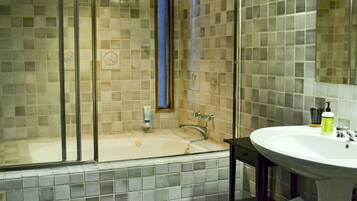 Luxury Suite, 1 King Bed | Bathroom | Combined shower/tub, free toiletries