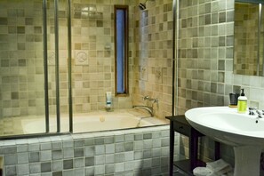 Luxury Suite, 1 King Bed | Bathroom | Combined shower/tub, free toiletries - The Creamery Inn (Menomonie)