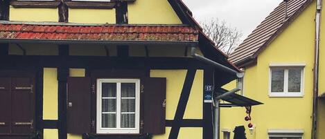 Parkplätze auf dem Gelände, Auto erforderlich