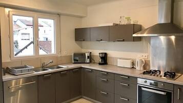 Réfrigérateur, four, lave-vaisselle, grille-pain