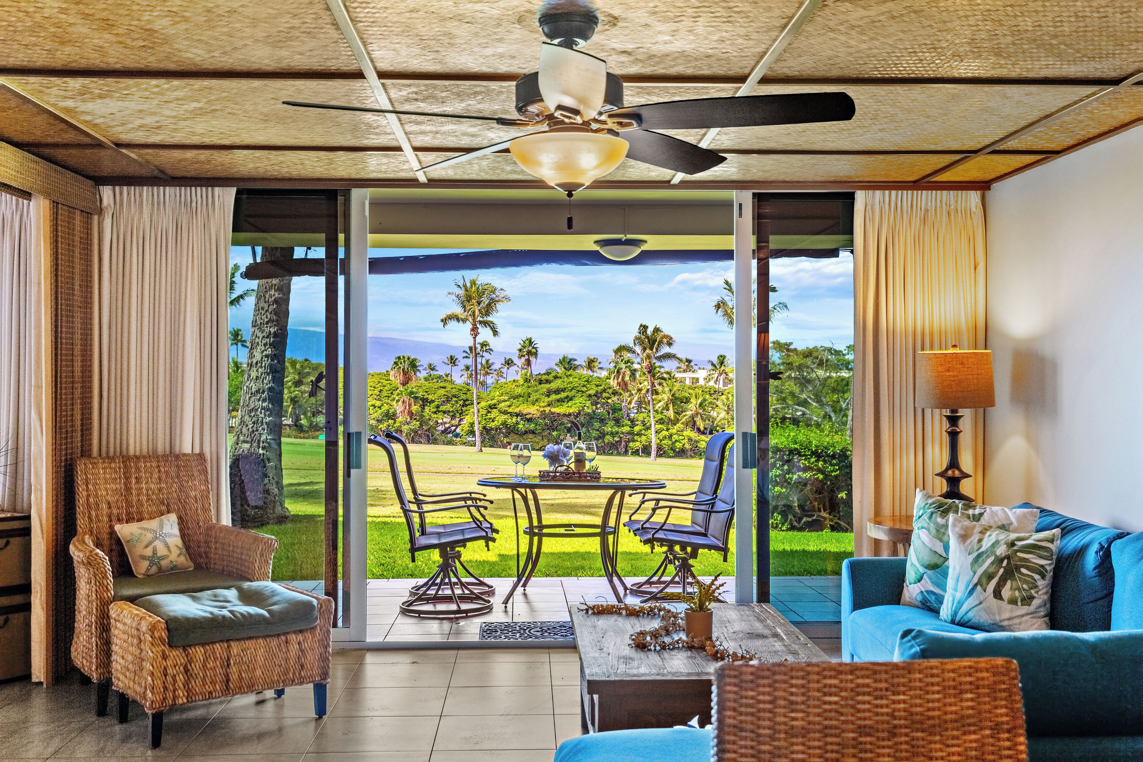 テレビ、DVD プレーヤー