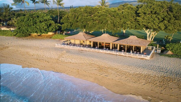 A beachfront property with a covered patio area, palm trees, and a view of the ocean. - Kaanapali Golf course front, Beach cabana, Jacuzzi (Kaanapali)