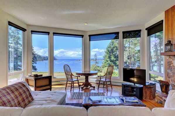 TV, fireplace, DVD player, offices