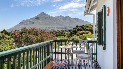 Holiday house with sea and mountain views and a large garden