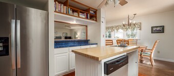 907 Bayshore - Large home in Broadkill.  Just a block to the beach!