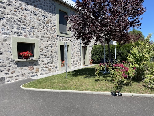 Gite 6/8 pers Proche de la station de super Lioran ,parc des  Volcans(3 étoiles)