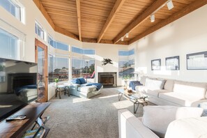TV, fireplace, DVD player