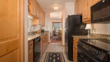 冰箱、微波炉、烤箱、炉灶