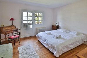 12 chambres, fer et planche à repasser, accès Internet, draps fournis