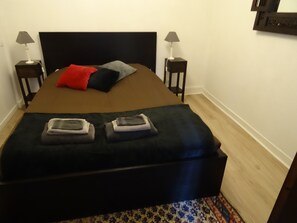 1 chambre, fer et planche à repasser, accès Internet, draps fournis