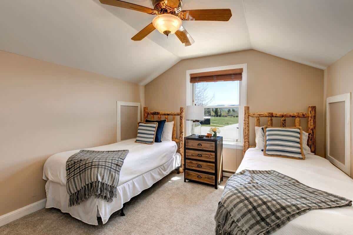 11 bedrooms, iron/ironing board, WiFi, bed sheets