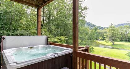 A Happy Roost Rustic cabin near Boone with hot tub gas fireplace