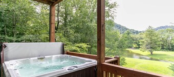 A Happy Roost - Rustikale Hütte in der Nähe von Boone mit Whirlpool, Gaskamin