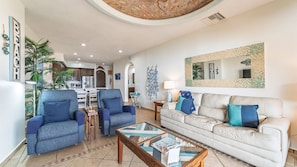 TV, DVD-spiller og stereoanlegg