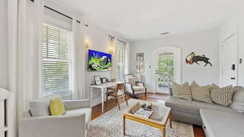 Téléviseur, bureau