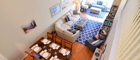 Téléviseur connecté, lecteur de DVD, livres