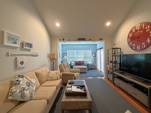 Smart TV, lettore DVD, libri