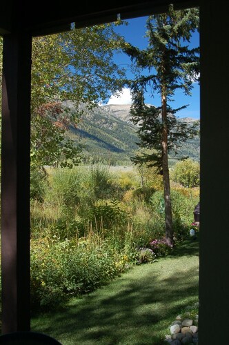 Nestle into the peace and quiet of the Aspens