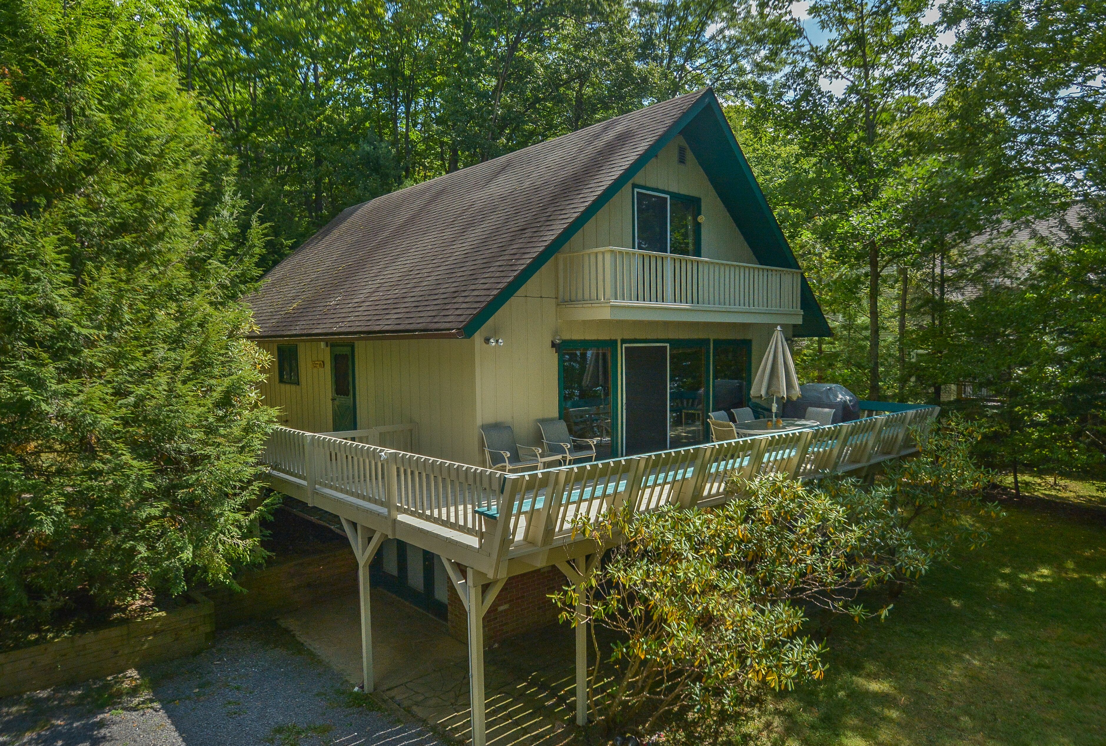 Our Golden Retreat | Lakefront + Boat Dock & Near Area Fun!