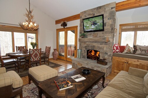 Contemporary Western condo tucked into the relaxed Aspens