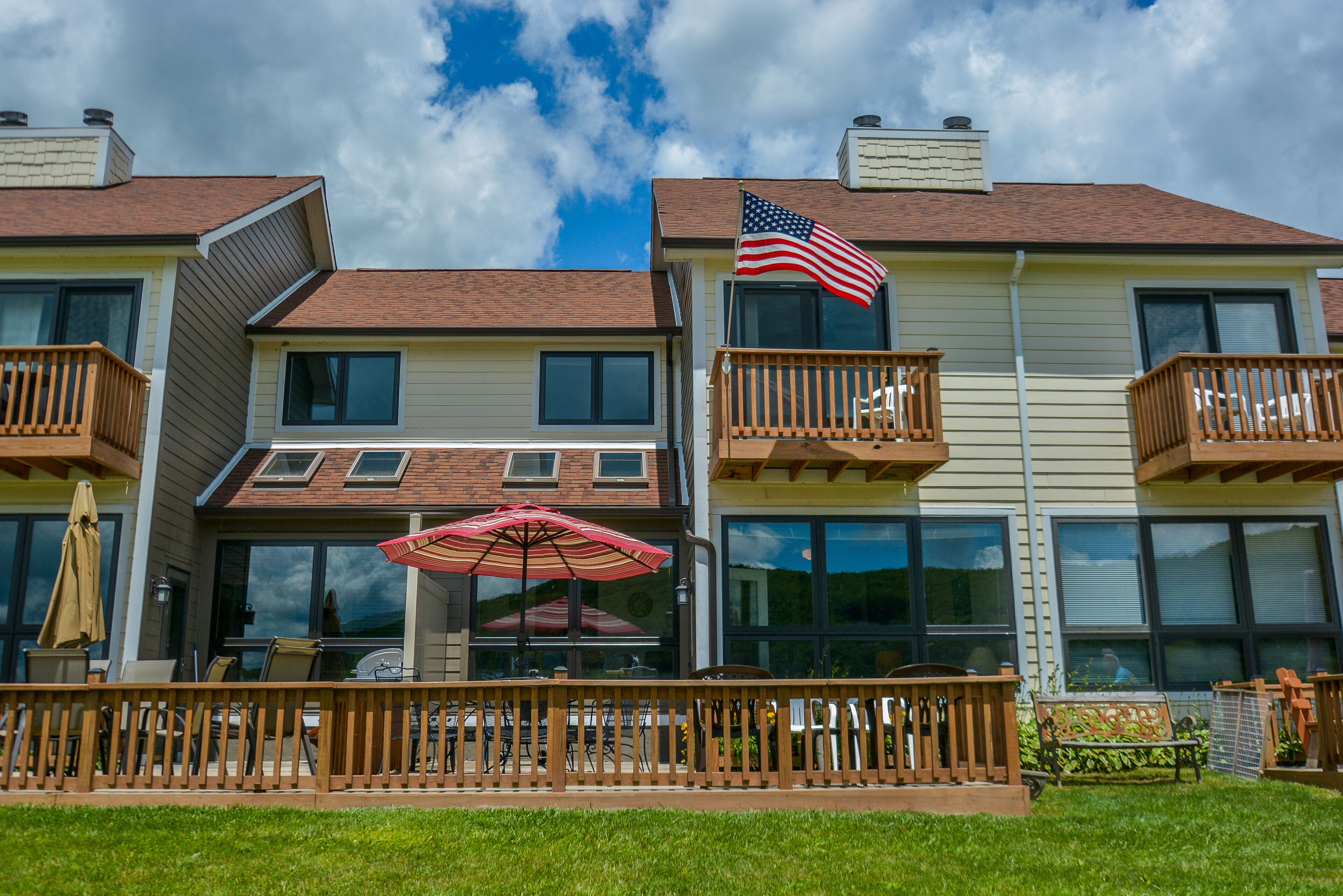 Ski Harbor 16 | Great Views, Community Pool!