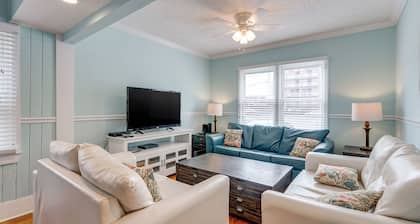 Newly Refurbished - Beach House with pool & hot tub +Free Attraction Tickets!