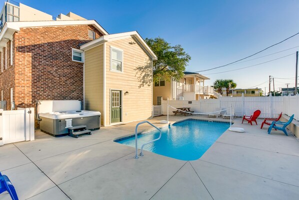 Outdoor pool, a heated pool