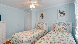 5 bedrooms, iron/ironing board, WiFi, bed sheets