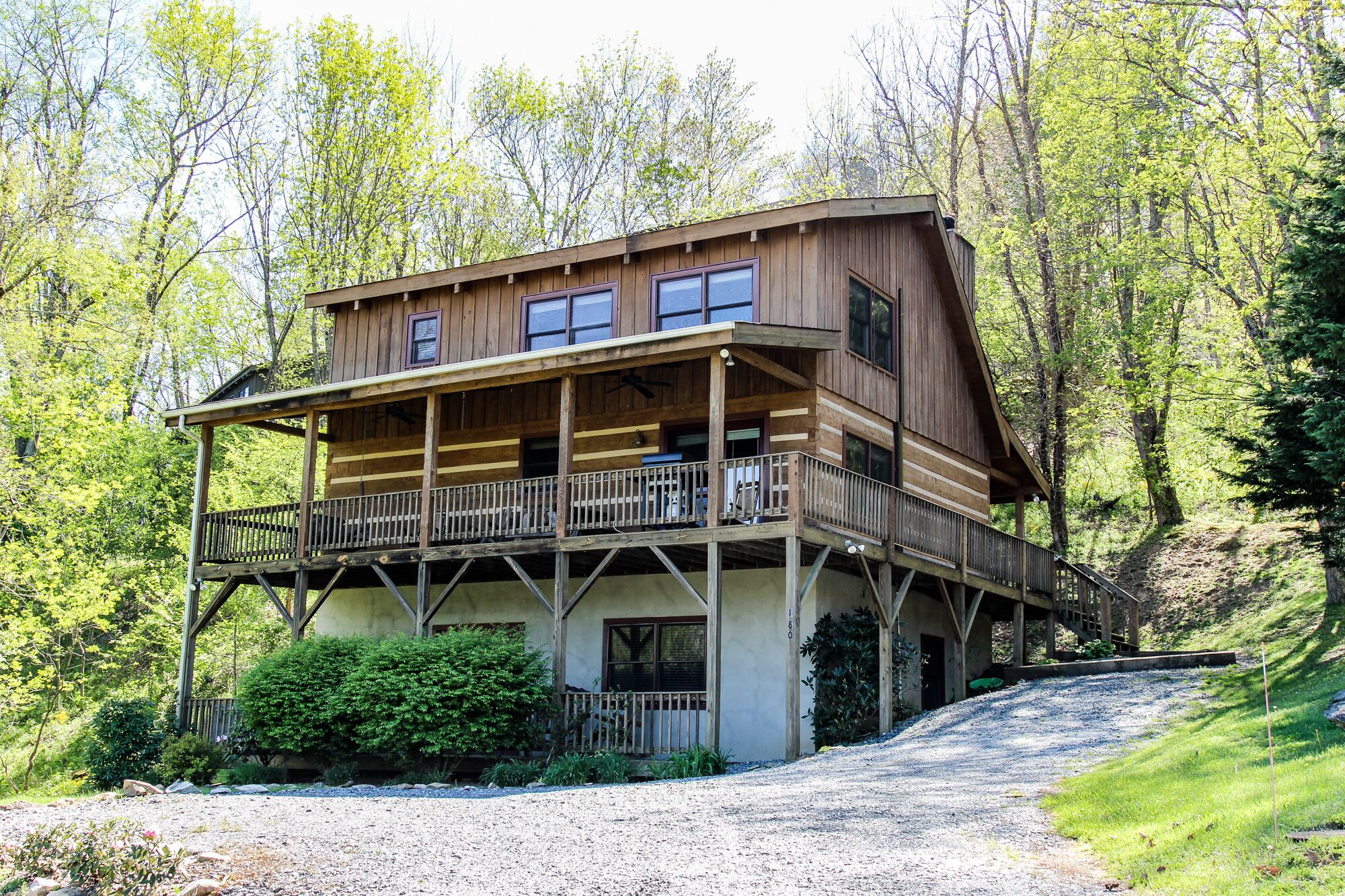 Cabin Fever - 3BR, 3BA - Hot Tub - Pool Table - Pet Friendly