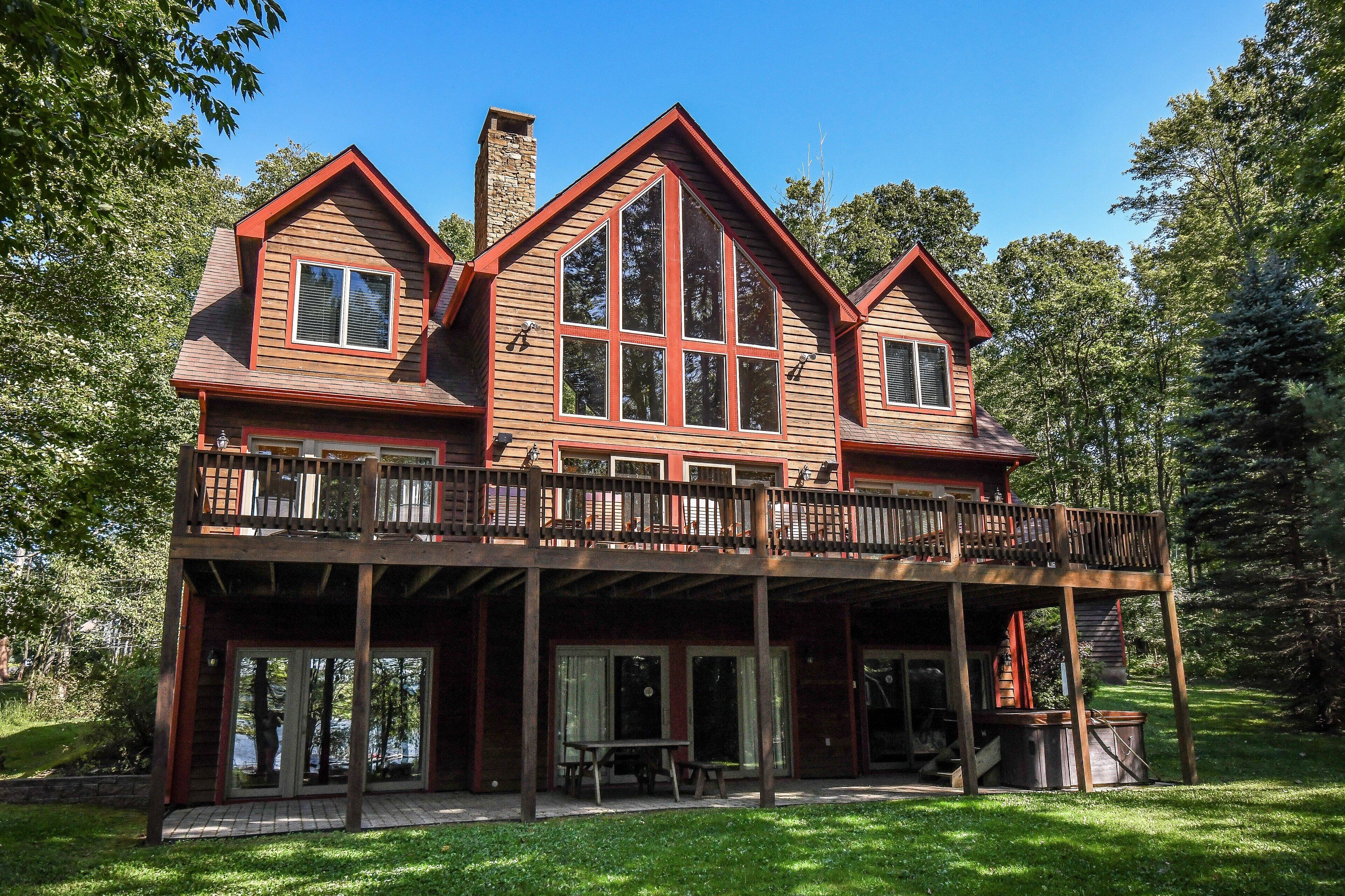 Constantly Cozy | Lakefront + Community Amenities