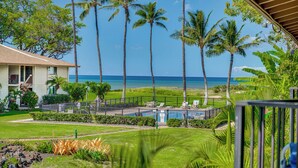 Exterior - Beachfront Bliss , cancellation 8/15 to 8/22. need a dry place in the storm? (Kihei)