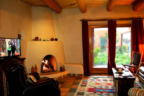 Casa de Little Tree 5 - beautifully landscaped courtyard, private hot tub