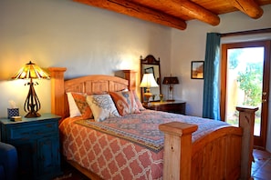 5 bedrooms, iron/ironing board, Internet, bed sheets - Casa de Little Tree 5 - beautifully landscaped courtyard, private hot tub (Arroyo Seco)