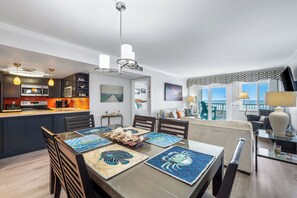 Dining - Beautifully remodeled Beachfront Condo, spectacular views (320) (Destin)