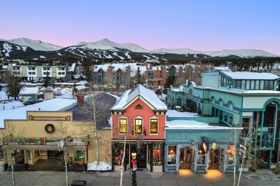 Luxurious Hideaway on Main St in the Heart of Breck with Balcony & Grill
