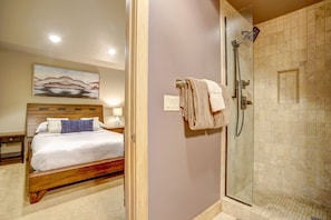 Een douche, een haardroger, handdoeken