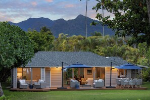 Exterior - Center of Kailua Bay! Licensed Beach Front Rental #1990/NUC-1774,1775 (Kailua)