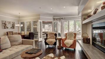 Flat-screen TV, fireplace, DVD player
