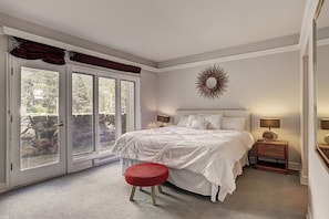 2 bedrooms, free WiFi, bed sheets - Stunning Ski-In Ski-Out Condo/Private Hot Tub/Recently Updated (Dillon)