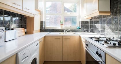 Airy Spacious Flat in the heart of Cosmopolitan West Didsbury