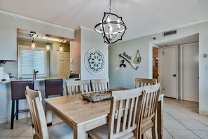 Dining - Sunset Views & Fireworks Nights – Islander 616 (Destin)