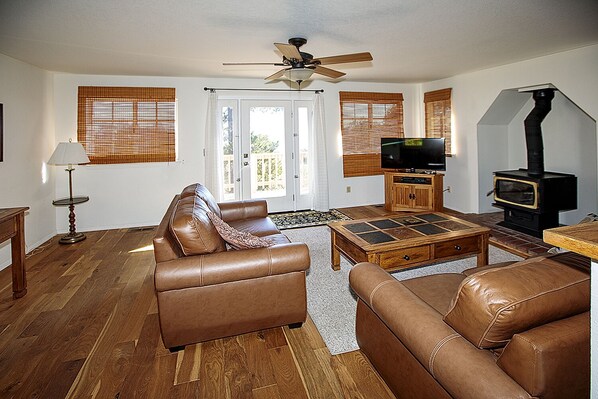 TV, fireplace, DVD player, stereo