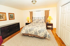 2 間睡房、熨斗/熨衫板、Wi-Fi、床單