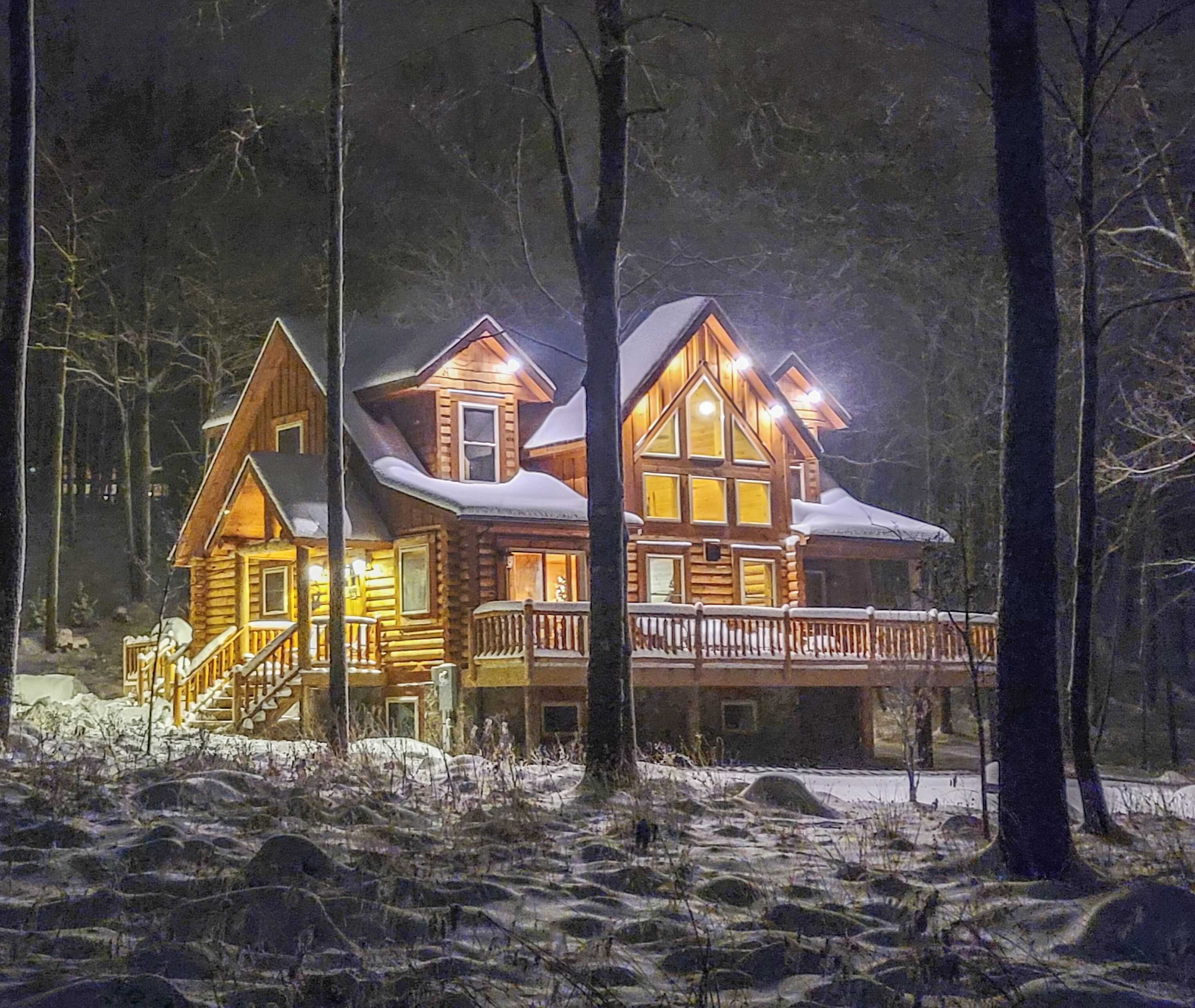 Big Log Lodge | Stunning Home Near 2 Golf Courses